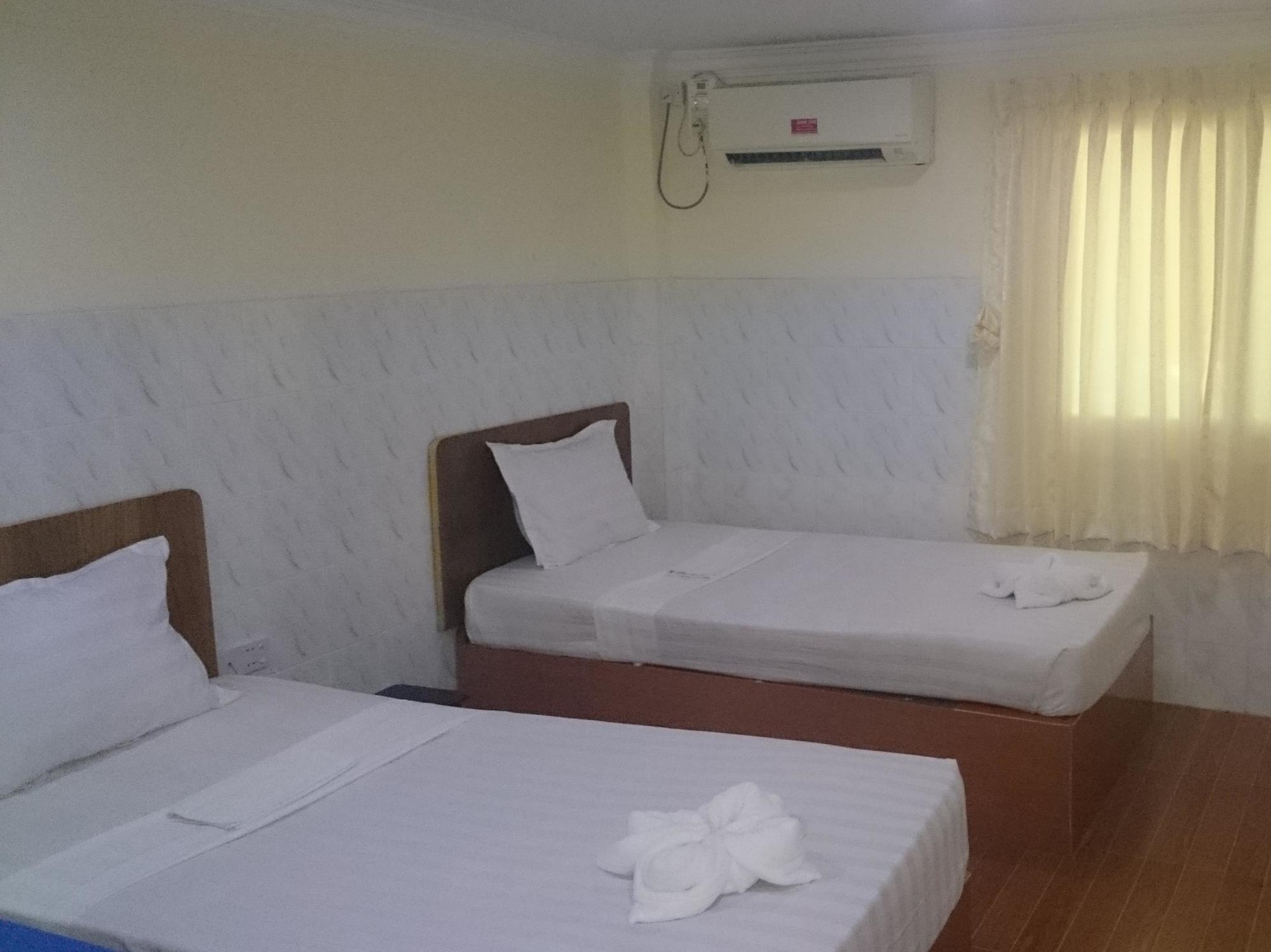 Silver Moon Hotel Янгон Екстер'єр фото