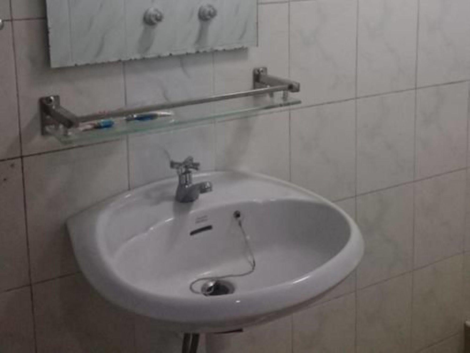 Silver Moon Hotel Янгон Екстер'єр фото
