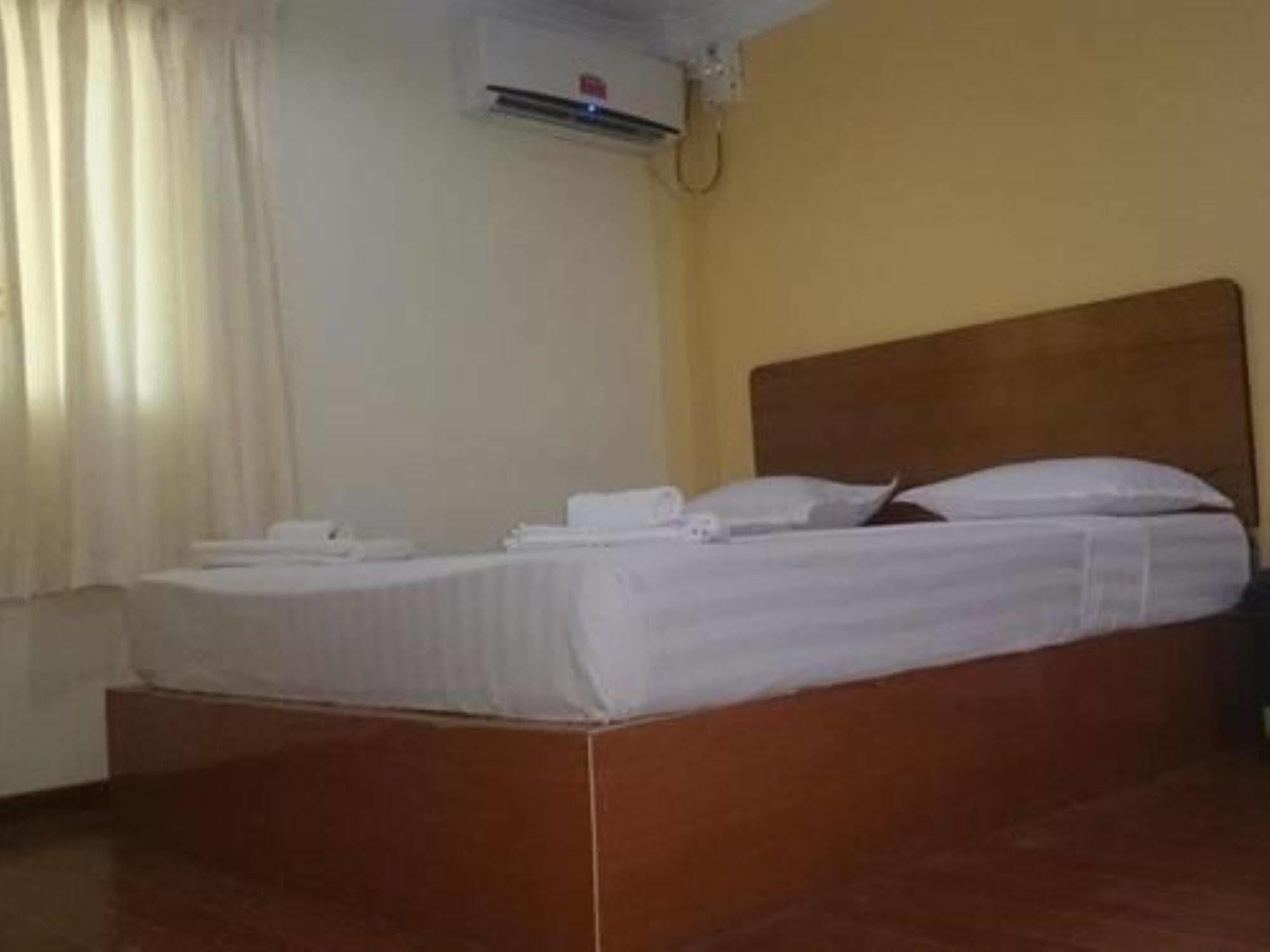 Silver Moon Hotel Янгон Екстер'єр фото