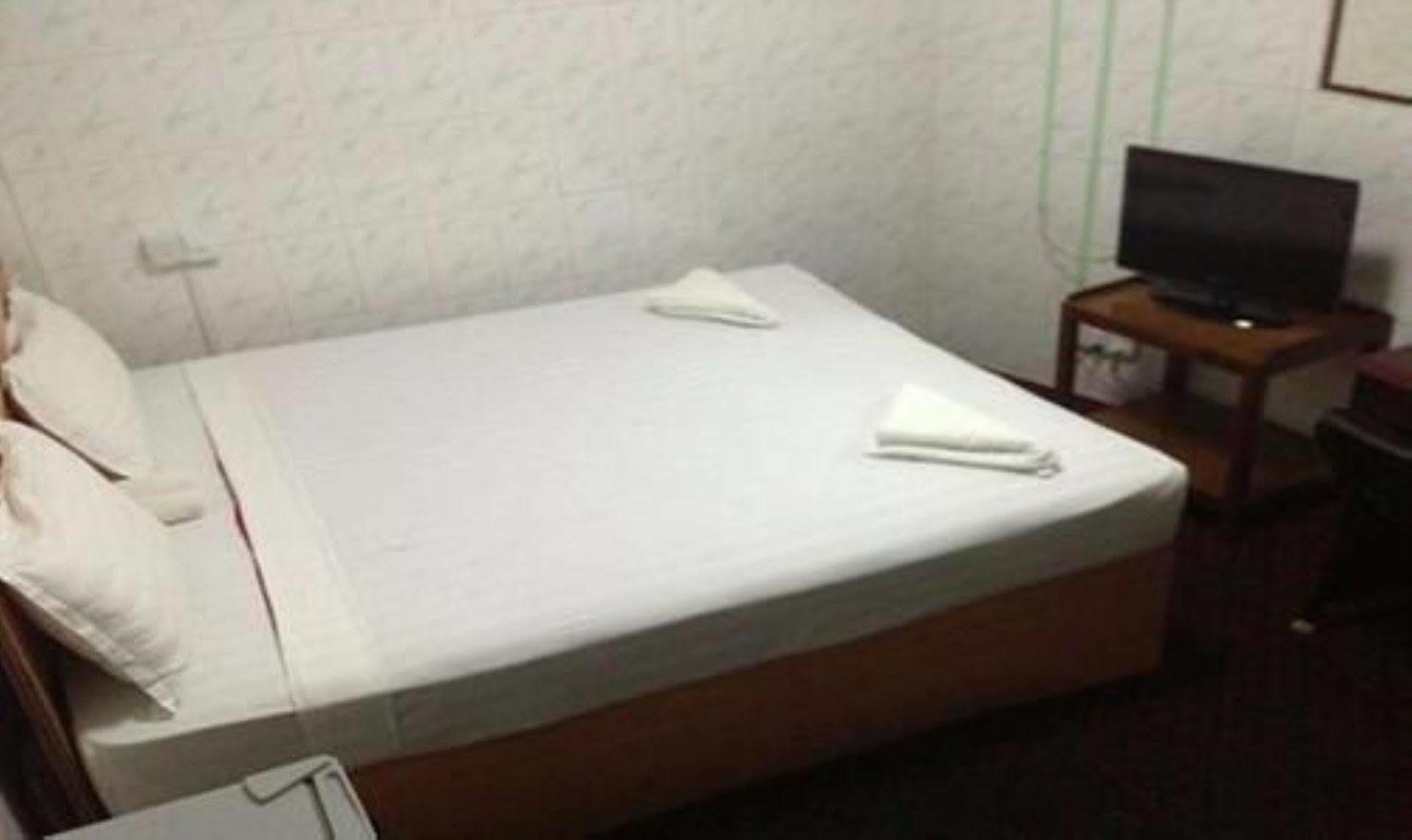 Silver Moon Hotel Янгон Екстер'єр фото