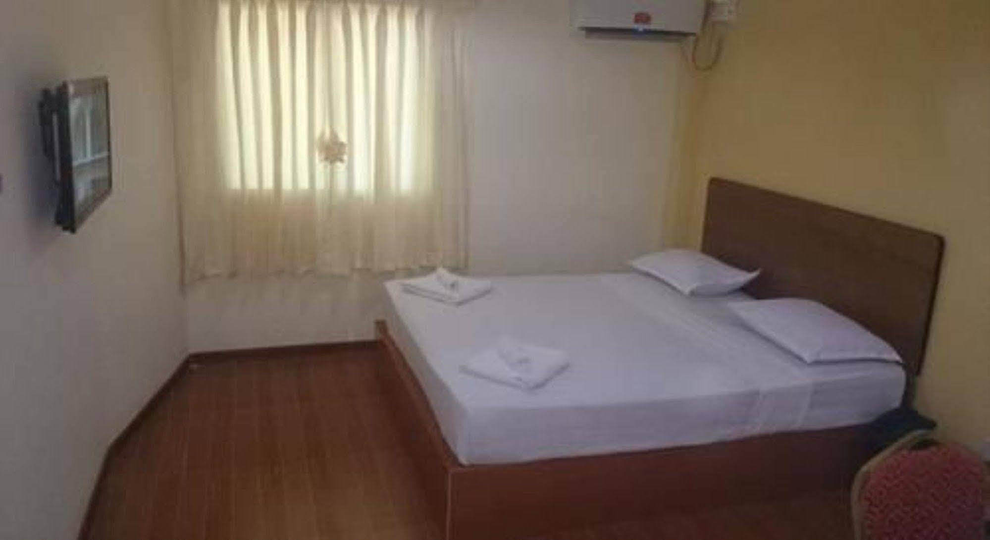 Silver Moon Hotel Янгон Екстер'єр фото